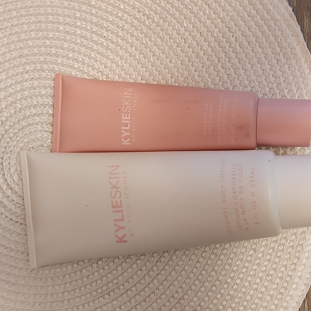 Kylie skin coconut body scrub and hydrating face mask